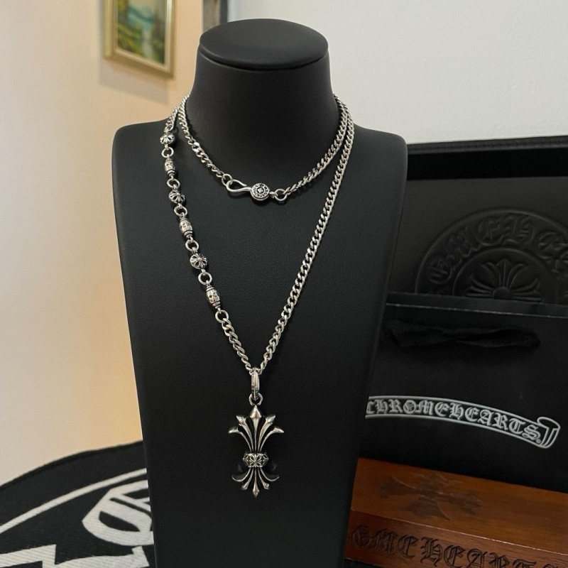 Ch*0me He**ts necklaces